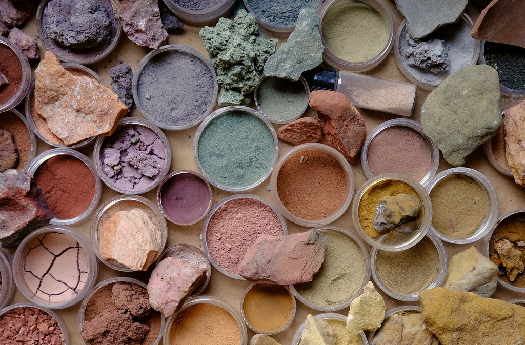 INFRA-ART spectral data collections: earth pigments